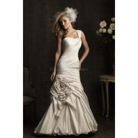 Atractivo vestido de novia estilo sirena de tafetán con cuerpo plisado