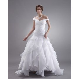 Vestido de novia pomposo sin mangas de encaje realizado en organza cristal
