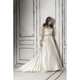Clásico vestido de novia hasta el suelo con cintura imperio y escote corazón