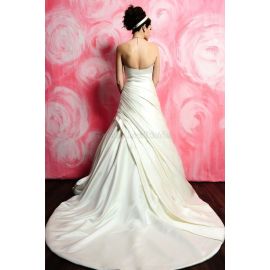 Elegante vestido de novia formal elegante con cintura natural.