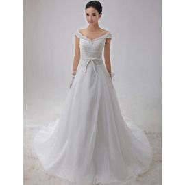 Elegantes vestidos de novia corte A blancos con escote en pico y manga casquillo