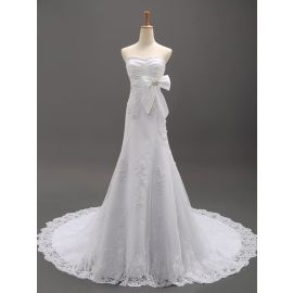 Elegantes vestidos de novia de tul evasé blanco con escote corazón