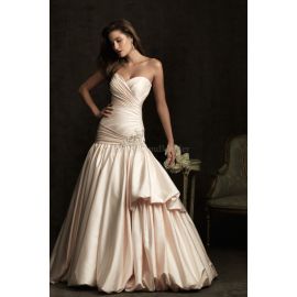Precioso vestido de novia estilo sirena en raso con perlas