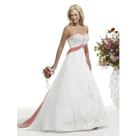 Exclusivos vestidos de novia de color línea A bordados