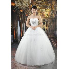 Vestido de novia princesa sin tirantes y sin mangas con tren capilla