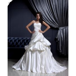 Vestido de novia romántico de encaje con volantes plisado