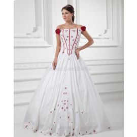 Vestido de novia bordado con hombros descubiertos