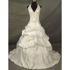 Vestido de novia de satén con volantes y bordados