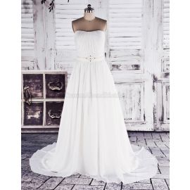 Hermoso vestido de novia drapeado con cintura natural de una línea