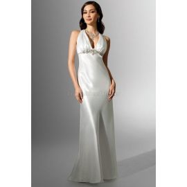 Tirante ancho con pedrería Vestido de novia sencillo moderno