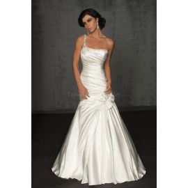 Elegante y encantador vestido de novia con corpiño plisado de tafetán.