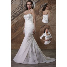 Extravagantes vestidos de novia con cordones de raso sirena boda natural