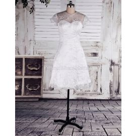 Elegante vestido de novia hasta la rodilla de manga corta con apliques